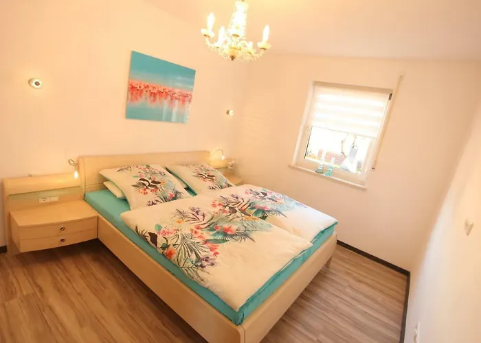 公寓 B&b's Im Aischgrund *